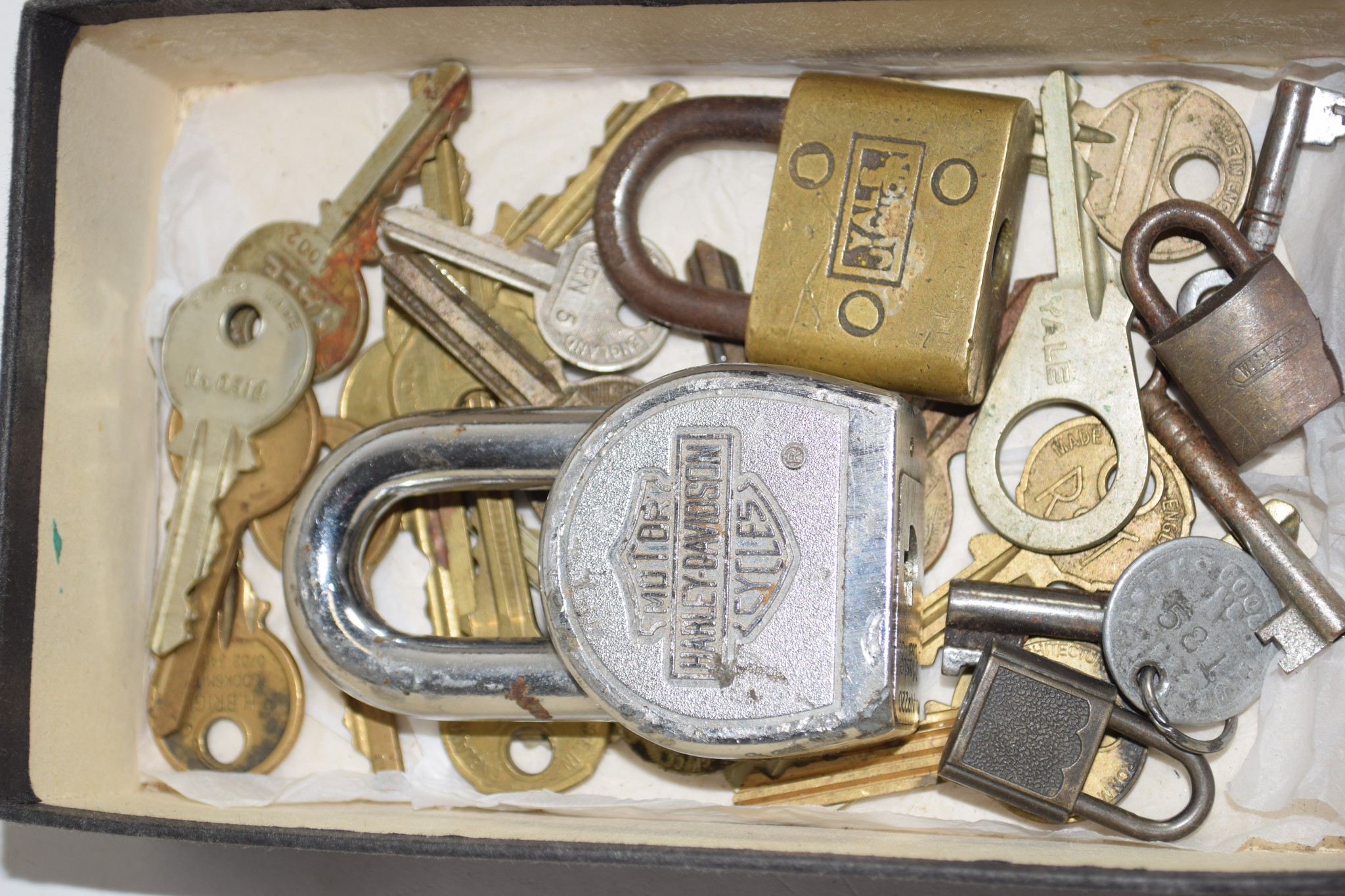 SMALL BOX CONTAINING PADLOCKS AND KEYS