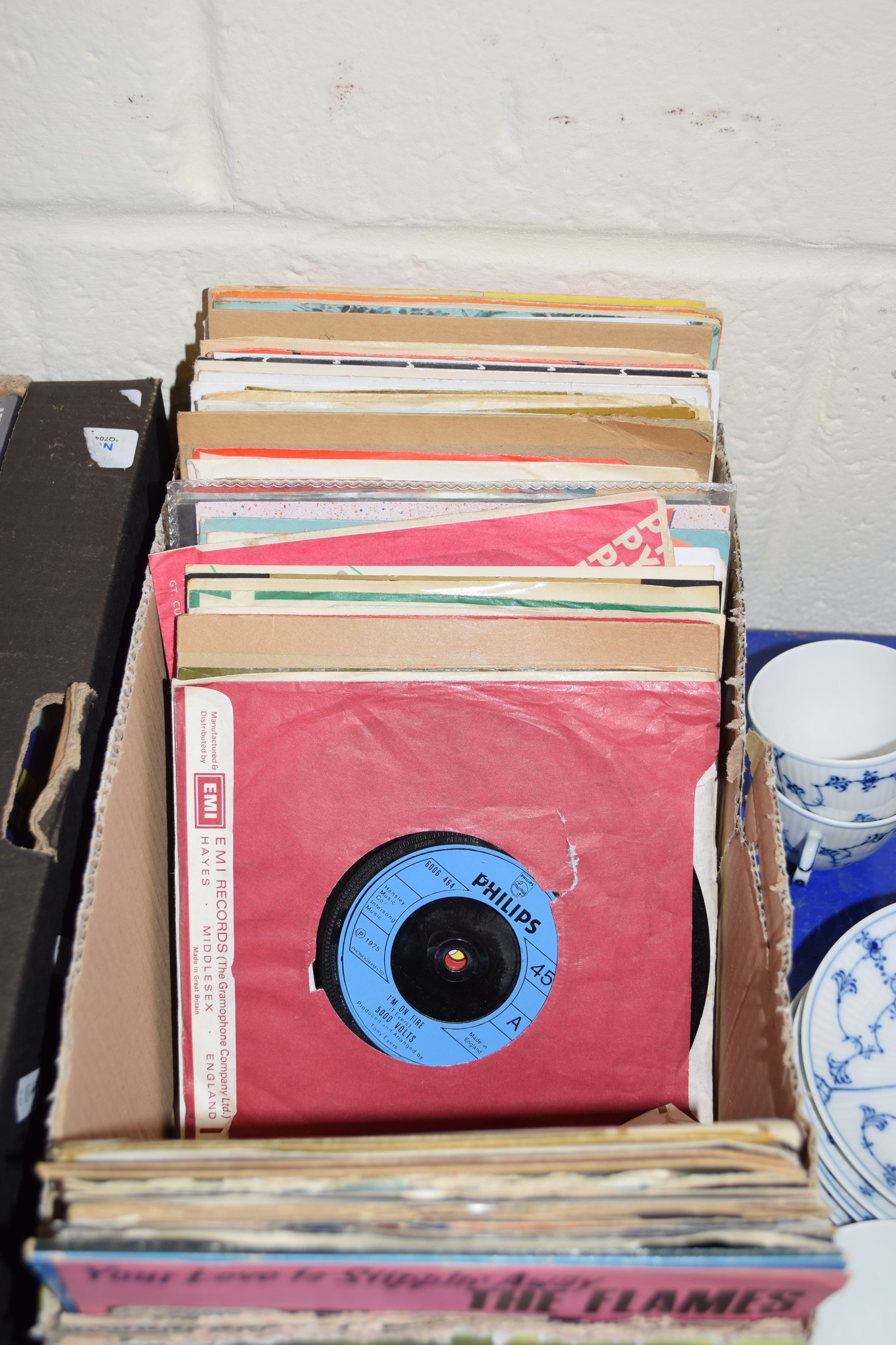 BOX CONTAINING RECORDS, 45RPM, MAINLY POP MUSIC - Image 2 of 3