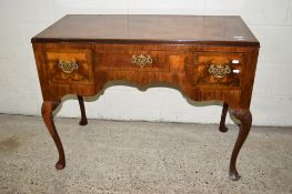 SMALL EARLY 20TH CENTURY MAHOGANY DRESSING TABLE WITH CROSS BANDED DECORATION TO TOP (REAR GALLERY