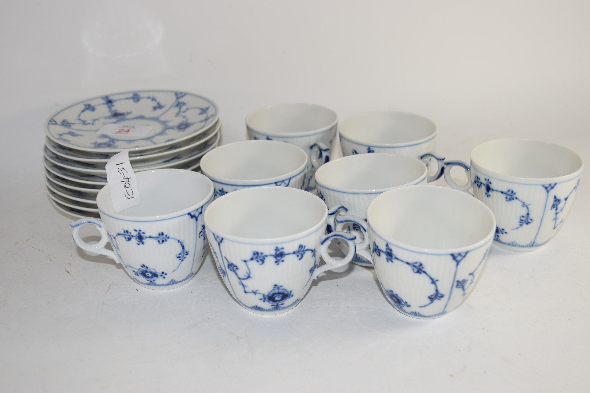 PART COPENHAGEN PORCELAIN TEA SET IN MEISSEN STYLE COMPRISING 8 CUPS AND SAUCERS