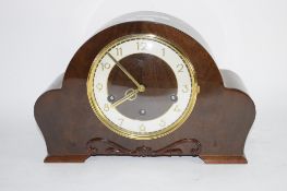 MANTEL CLOCK IN WOODEN CASE