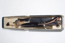 BOX CONTAINING TWO SHEATH KNIVES AND PEN KNIFE