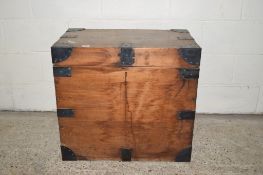 REPRODUCTION HARDWOOD STORAGE CHEST WITH METAL TRIM, APPROX LENGTH 74CM