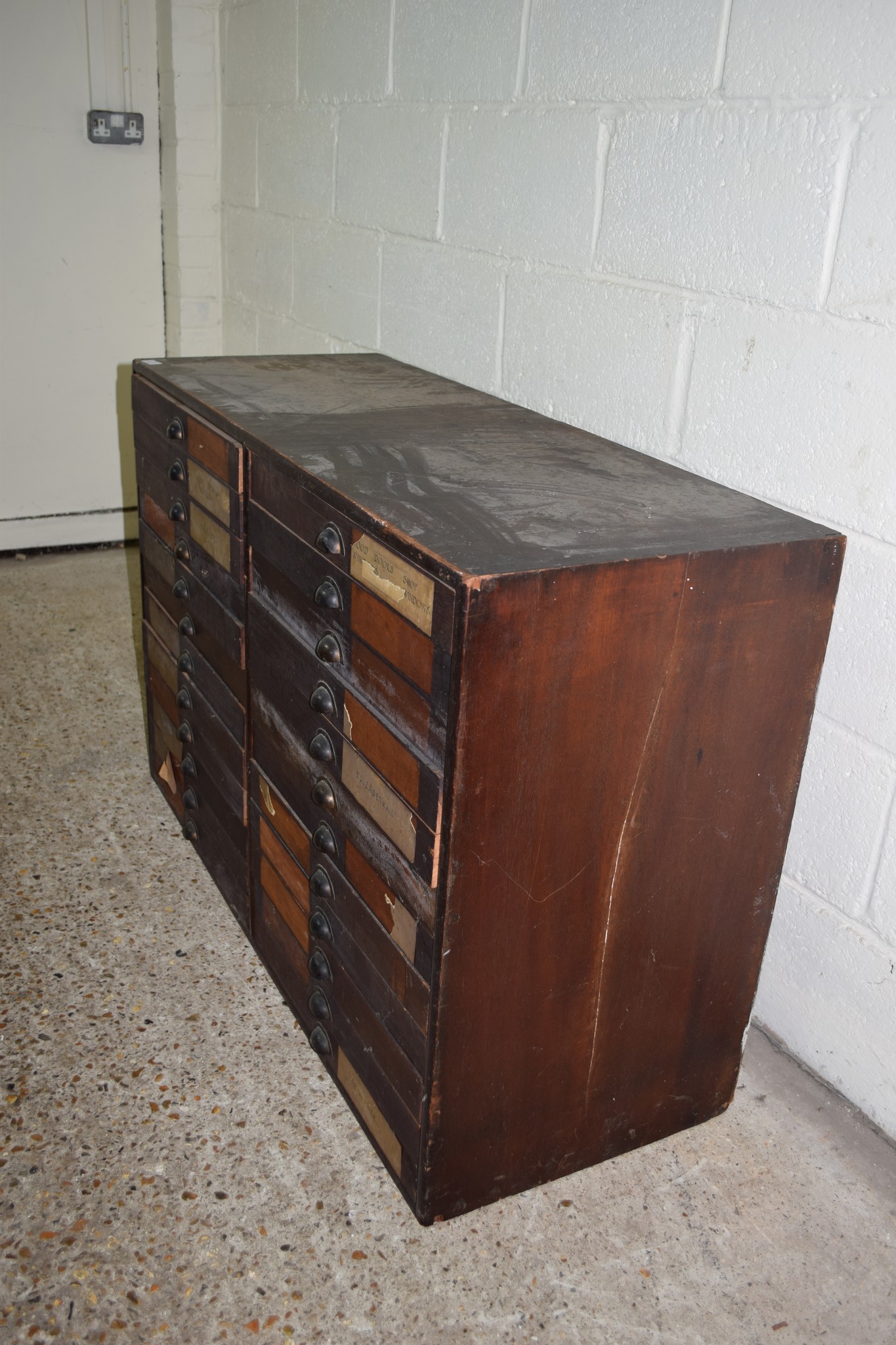 VINTAGE PINE STORAGE CHEST, POSSIBLY EX-RETAIL, CONTAINING 24 SHALLOW DRAWERS, APPROX 113 X 44CM - Image 4 of 4