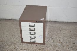 SMALL BISLEY FOUR DRAWER METAL FILING UNIT, WIDTH APPROX 28CM