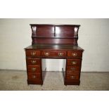 SMALL LEATHER TOPPED KNEEHOLE DESK WITH LATER SHELVED RISER, APPROX 102 X 60CM