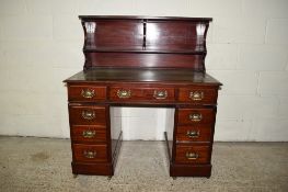 SMALL LEATHER TOPPED KNEEHOLE DESK WITH LATER SHELVED RISER, APPROX 102 X 60CM