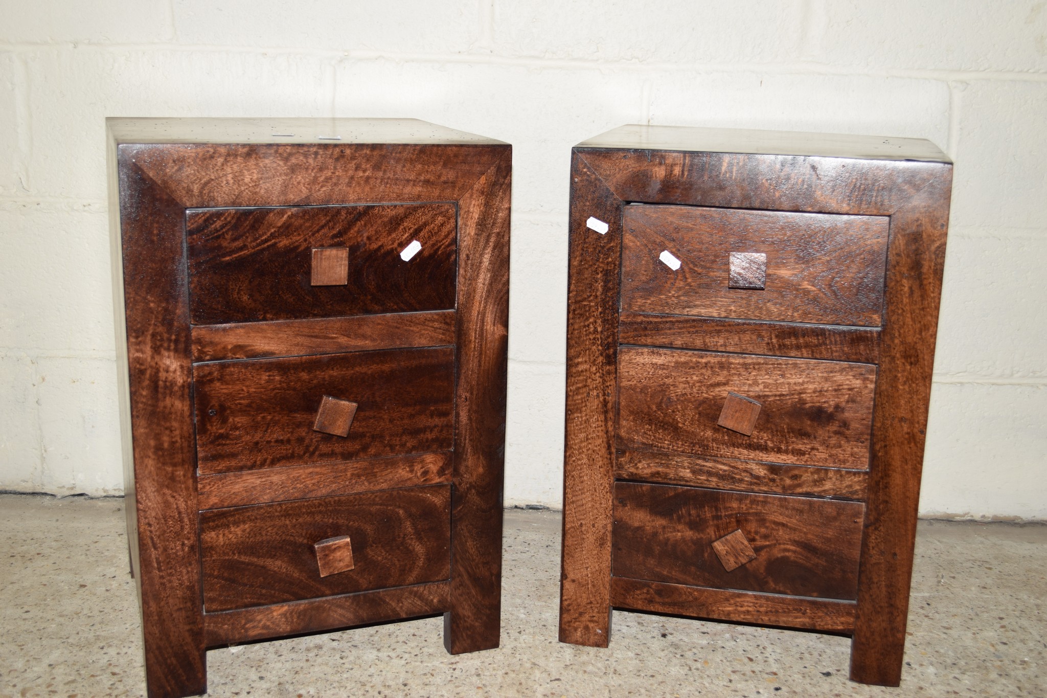 PAIR OF MODERN GOOD QUALITY HARDWOOD BEDSIDE CABINETS, EACH WITH THREE DRAWERS, WIDTH APPROX 42CM