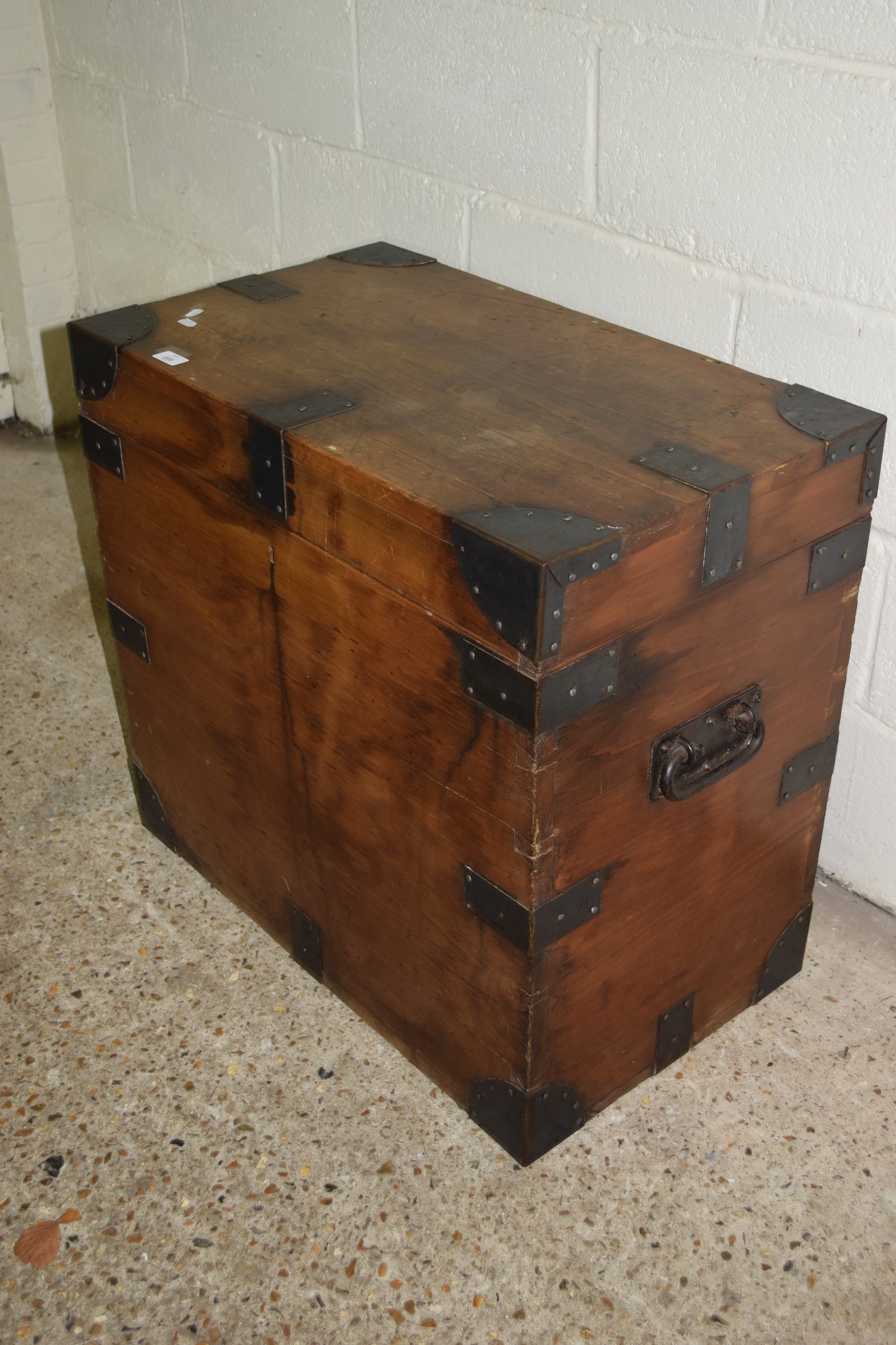 REPRODUCTION HARDWOOD STORAGE CHEST WITH METAL TRIM, APPROX LENGTH 74CM - Image 2 of 3