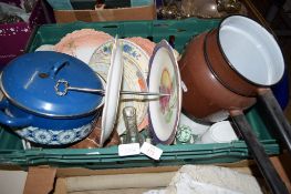 BOX CONTAINING MAINLY CERAMIC KITCHEN WARES, TOGETHER WITH SAUCEPANS ETC