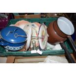 BOX CONTAINING MAINLY CERAMIC KITCHEN WARES, TOGETHER WITH SAUCEPANS ETC