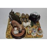 TRAY CONTAINING GLASS WARE AND CERAMICS INCLUDING MODEL OF A SIAMESE CAT, MODELS OF CATS ETC