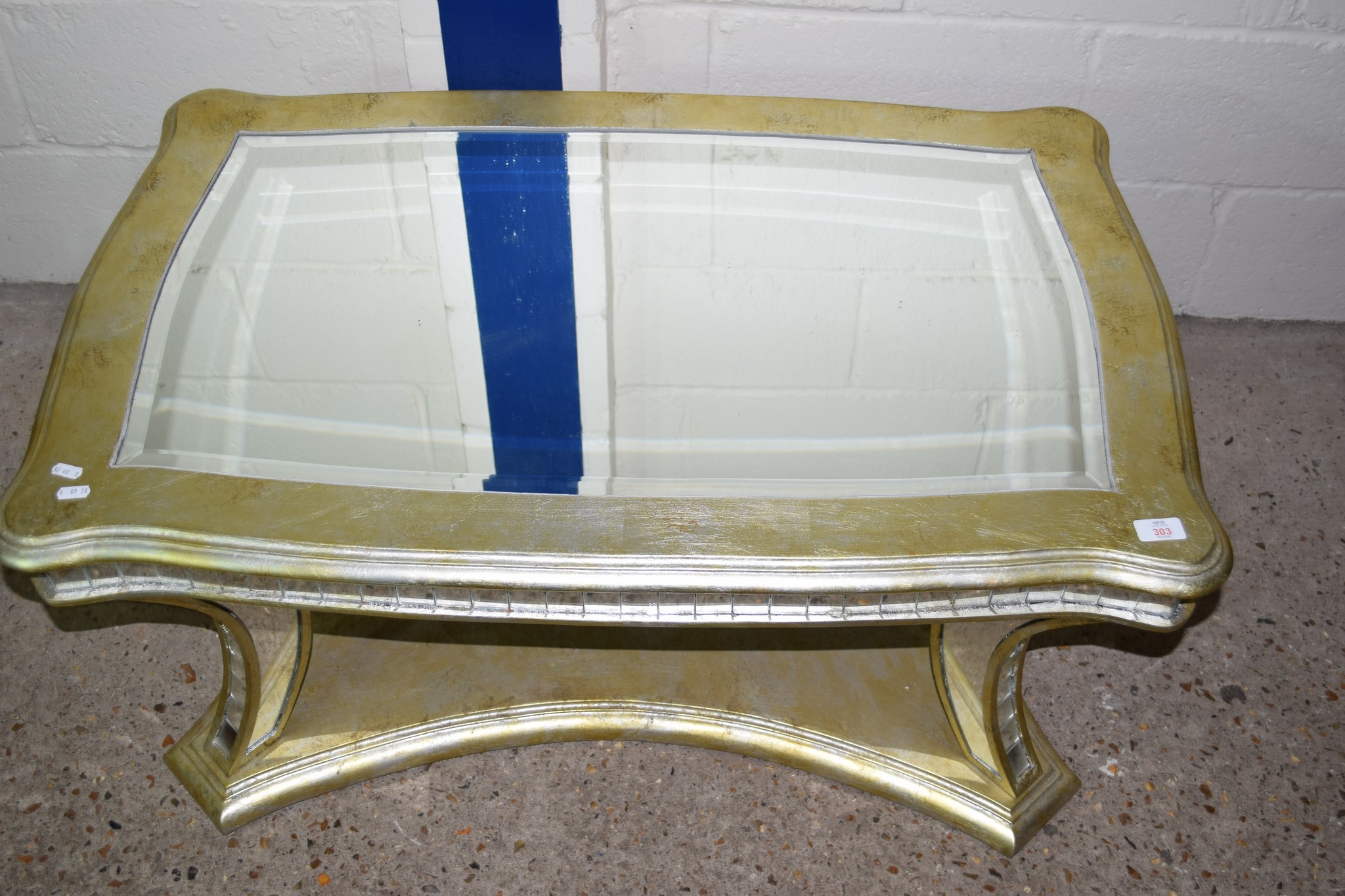 MODERN GILT FINISH MIRROR TOPPED COFFEE TABLE, APPROX 102 X 65CM - Image 2 of 2