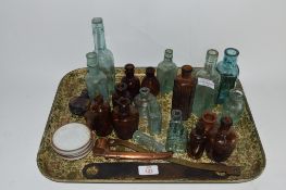 TRAY CONTAINING SMALL BROWN AND GREEN GLASS BOTTLES