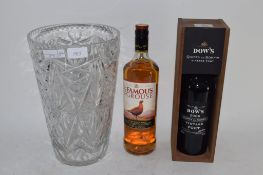 WOODEN BOX CONTAINING A BOTTLE OF DOWS VINTAGE PORT 2006, TOGETHER WITH A CUT GLASS VASE AND