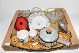 BOX CONTAINING CERAMICS AND GLASS WARE, MAINLY KITCHEN WARES