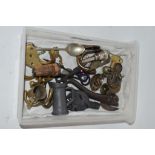SMALL TRAY CONTAINING BRASS COAT HOOKS, OTHER HANGERS, SILVER METAL WINE POURER ETC