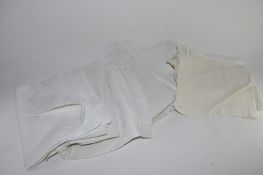 BAG CONTAINING TABLE LINENS