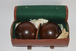 LEATHER CASE CONTAINING TWO BOWLS, ONE WITH INSET SILVER METAL DISC FOR J R HAYNES, COLTISHALL,