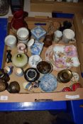 BOX CONTAINING CERAMIC ITEMS INCLUDING A DRESDEN STYLE MEISSEN DISH, A WEDGWOOD TYPE JASPERWARE
