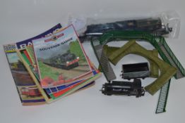 SMALL QUANTITY OF RAILWAY MODELLING MAGAZINES TOGETHER WITH A HORNBY EVENSTAR NO 9220 MODEL TRAIN