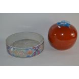 MODERN ORIENTAL BLUE, WHITE AND RED DESIGN BOWL TOGETHER WITH A RED JAR