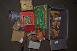 BOX CONTAINING MIXED VINTAGE TOYS AND GAMES INCLUDING WOODEN BUILDING BLOCKS, JIGSAW PUZZLE ETC