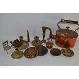 SMALL BOX OF COPPER AND BRASS WARES INCLUDING CANDLESTICK, COPPER KETTLE, MINIATURE BRASS CHAIR ETC