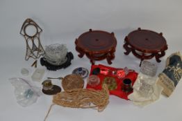 SMALL BOX CONTAINING SUNDRIES TO INCLUDE MODERN ORIENTAL TYPE POT STANDS, GLASS ETC