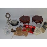 SMALL BOX CONTAINING SUNDRIES TO INCLUDE MODERN ORIENTAL TYPE POT STANDS, GLASS ETC