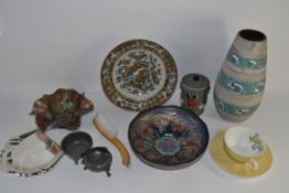 CERAMICS TO INCLUDE A MID-20TH CENTURY WEST GERMAN STAMPED BLUE AND GREY VASE ETC