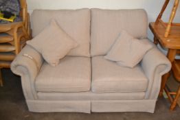 MODERN GREY UPHOLSTERED SOFA AND TWO MATCHING CUSHIONS, 152CM WIDE