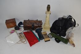 BOX CONTAINING SUNDRIES TO INCLUDE WOODEN BOXES AND A HALINA DISCOVERY 10X50 SET OF BINOCULARS