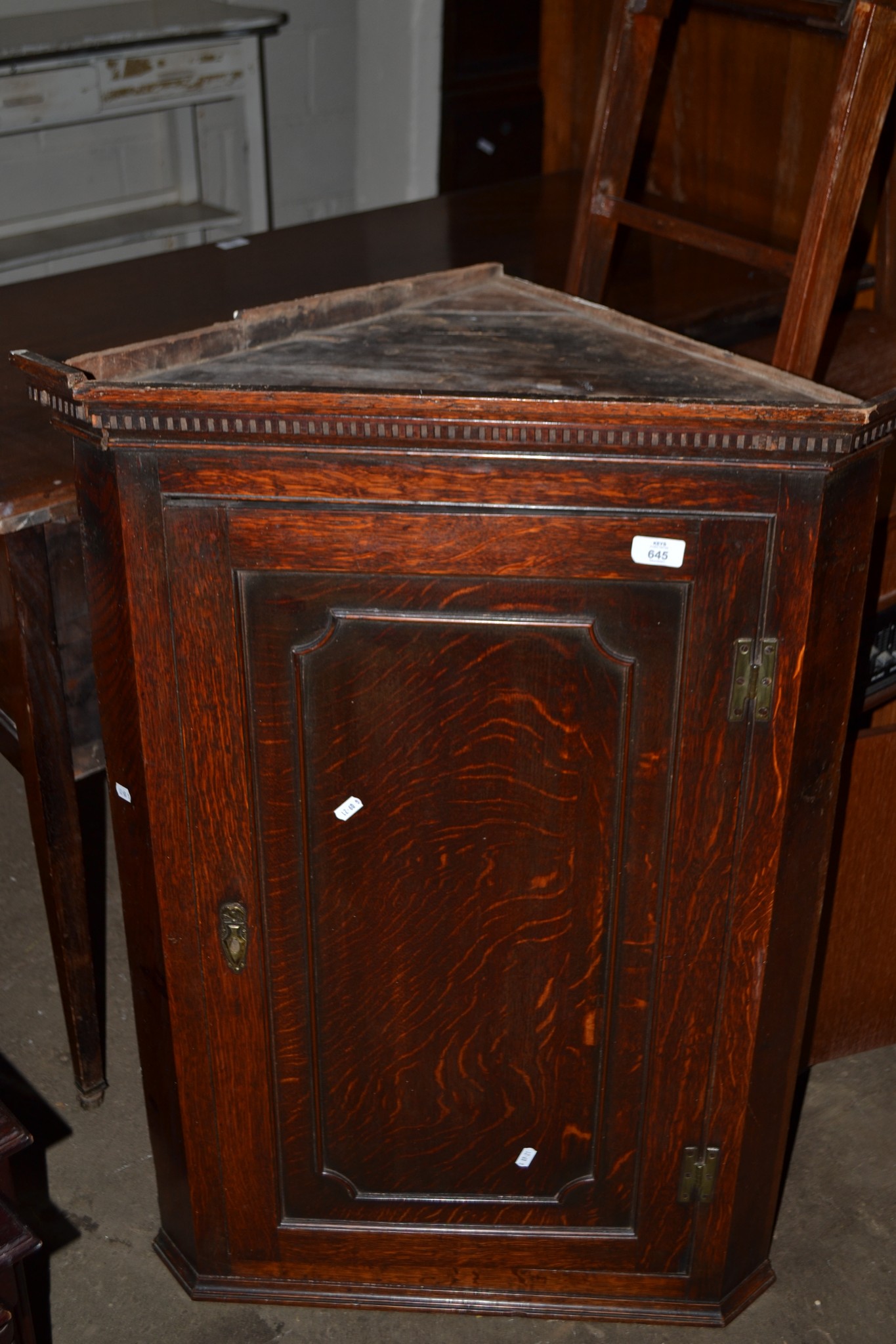 EARLY 20TH CENTURY CORNER CUPBOARD, 98CM HIGH