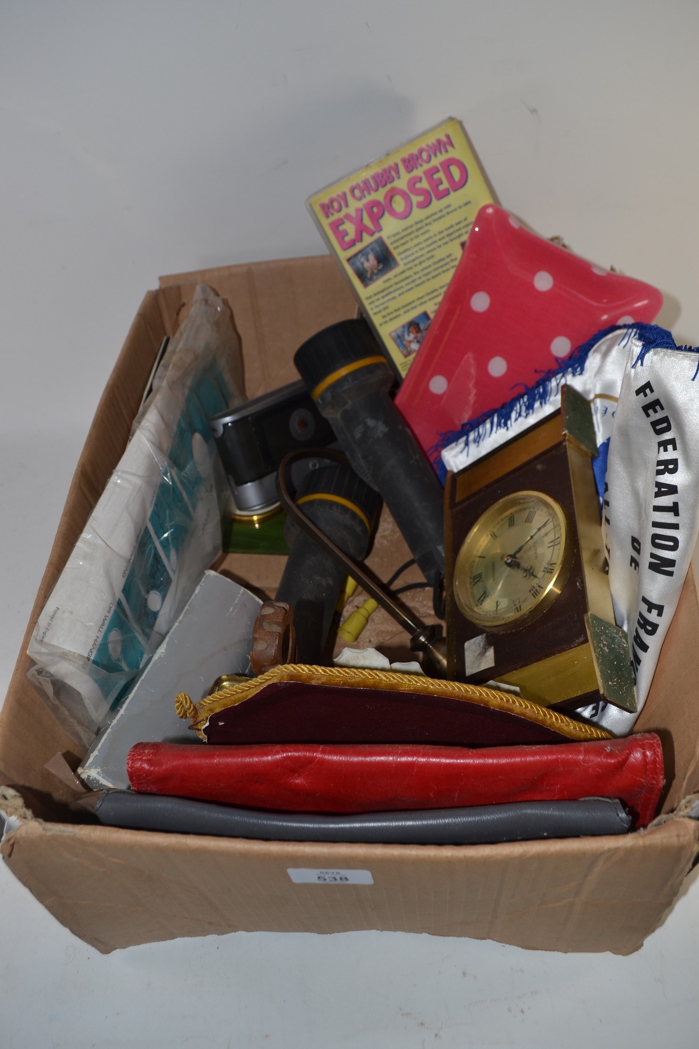 BOX OF SUNDRIES TO INCLUDE QUARTZ MANTEL CLOCK, CLUTCH BAGS ETC