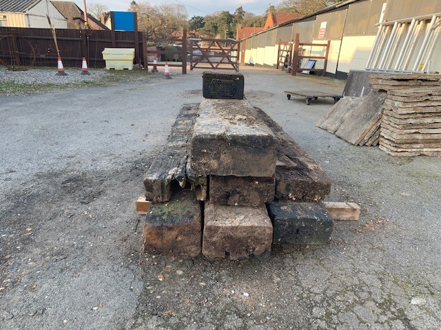 PALLET QTY SLEEPERS, LONGEST APPROX 277CM - Image 2 of 3