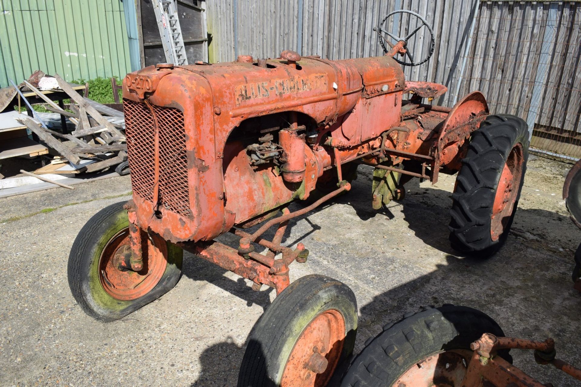 Allis Chalmers D-270 Tractor, barn find for restoration - Image 4 of 11