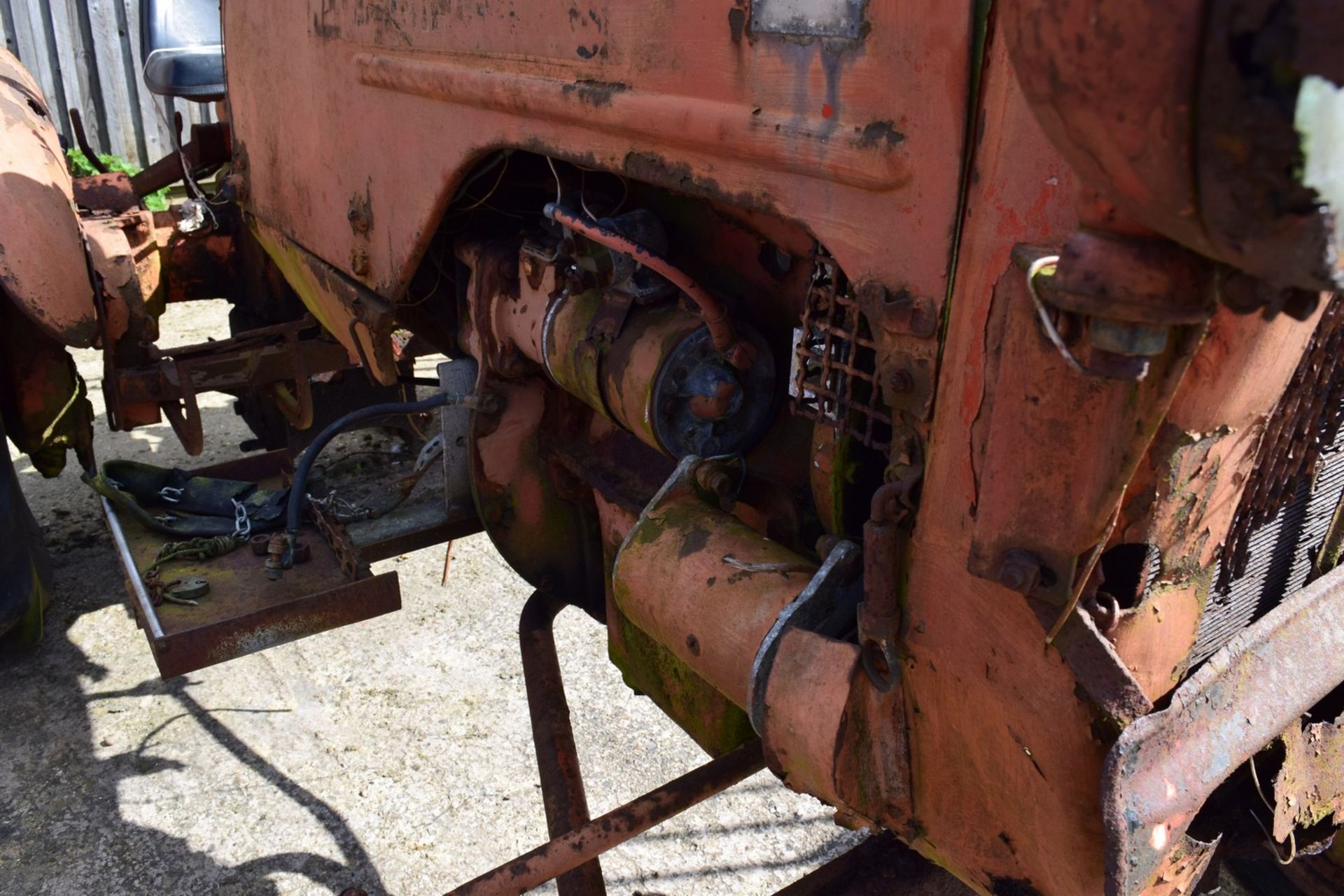 Allis Chalmers D-272 Tractor, barn find for restoration, supplied by JJ Wright, Dereham, Norfolk - Image 4 of 14