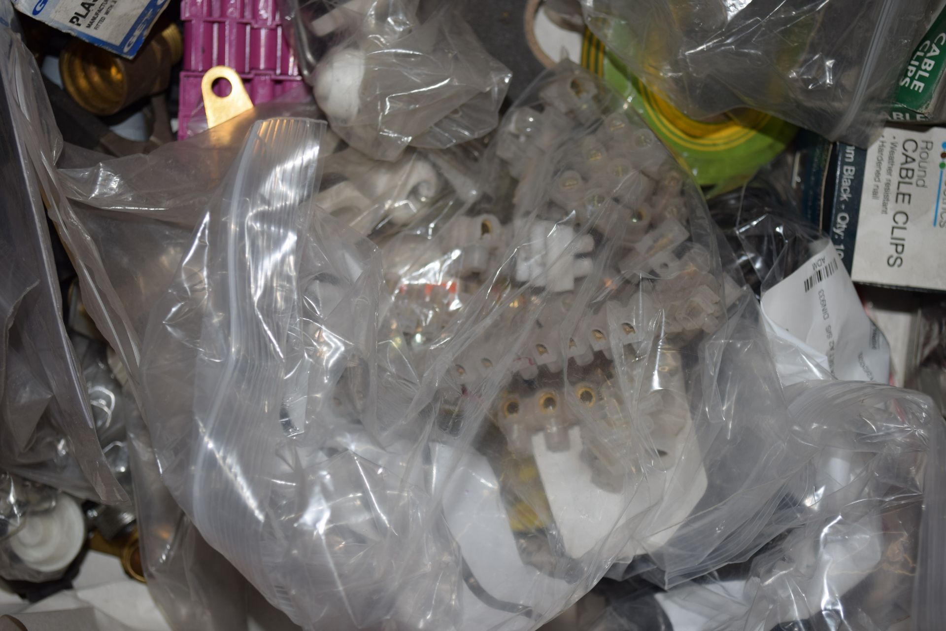 Mixed box of electrical components - Image 2 of 2