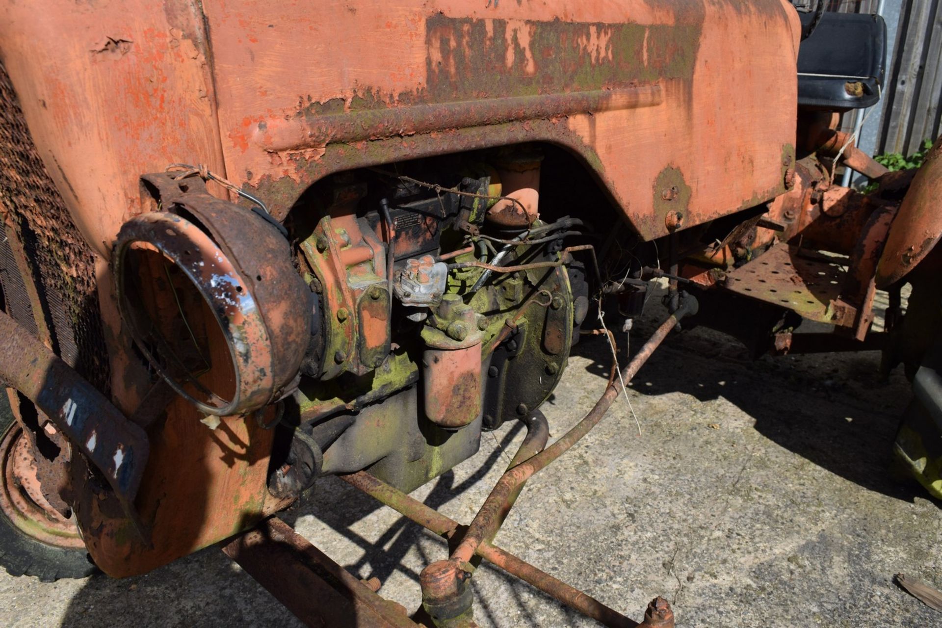 Allis Chalmers D-272 Tractor, barn find for restoration, supplied by JJ Wright, Dereham, Norfolk - Image 7 of 14