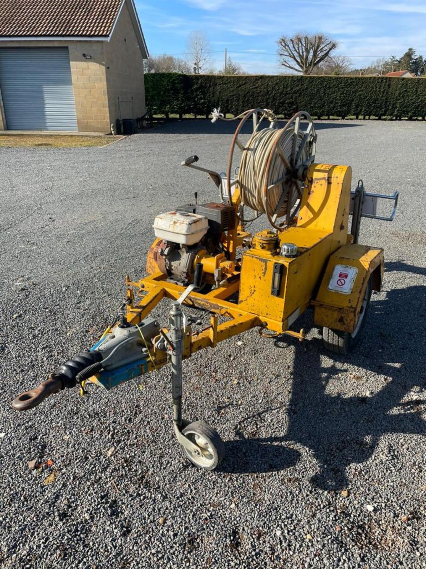 Cable drum puller w/hydraulic power pack