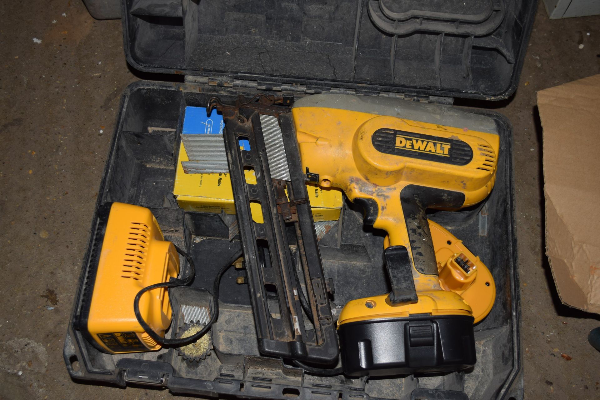 Cordless nail gun (608-04)