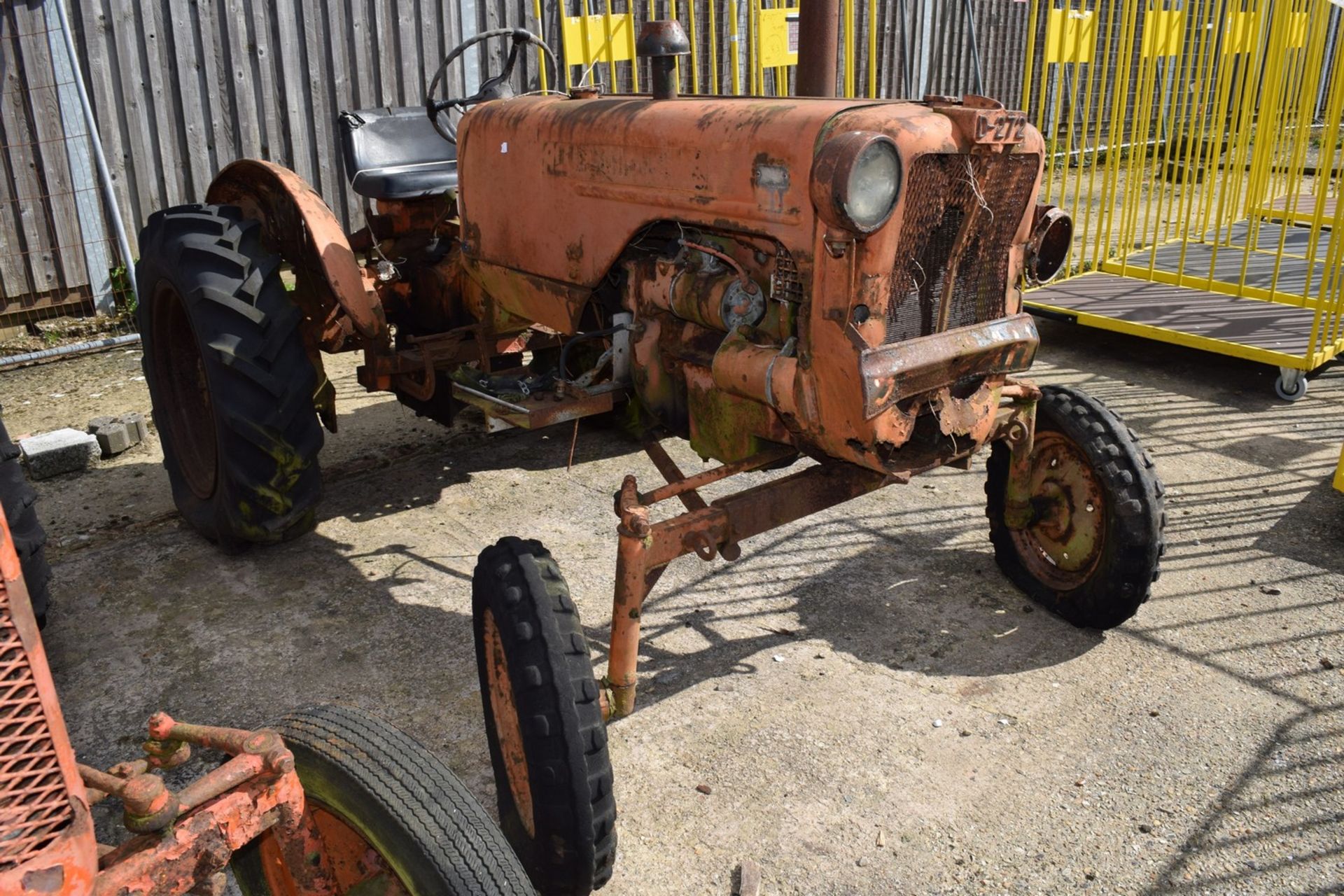 Allis Chalmers D-272 Tractor, barn find for restoration, supplied by JJ Wright, Dereham, Norfolk - Image 3 of 14