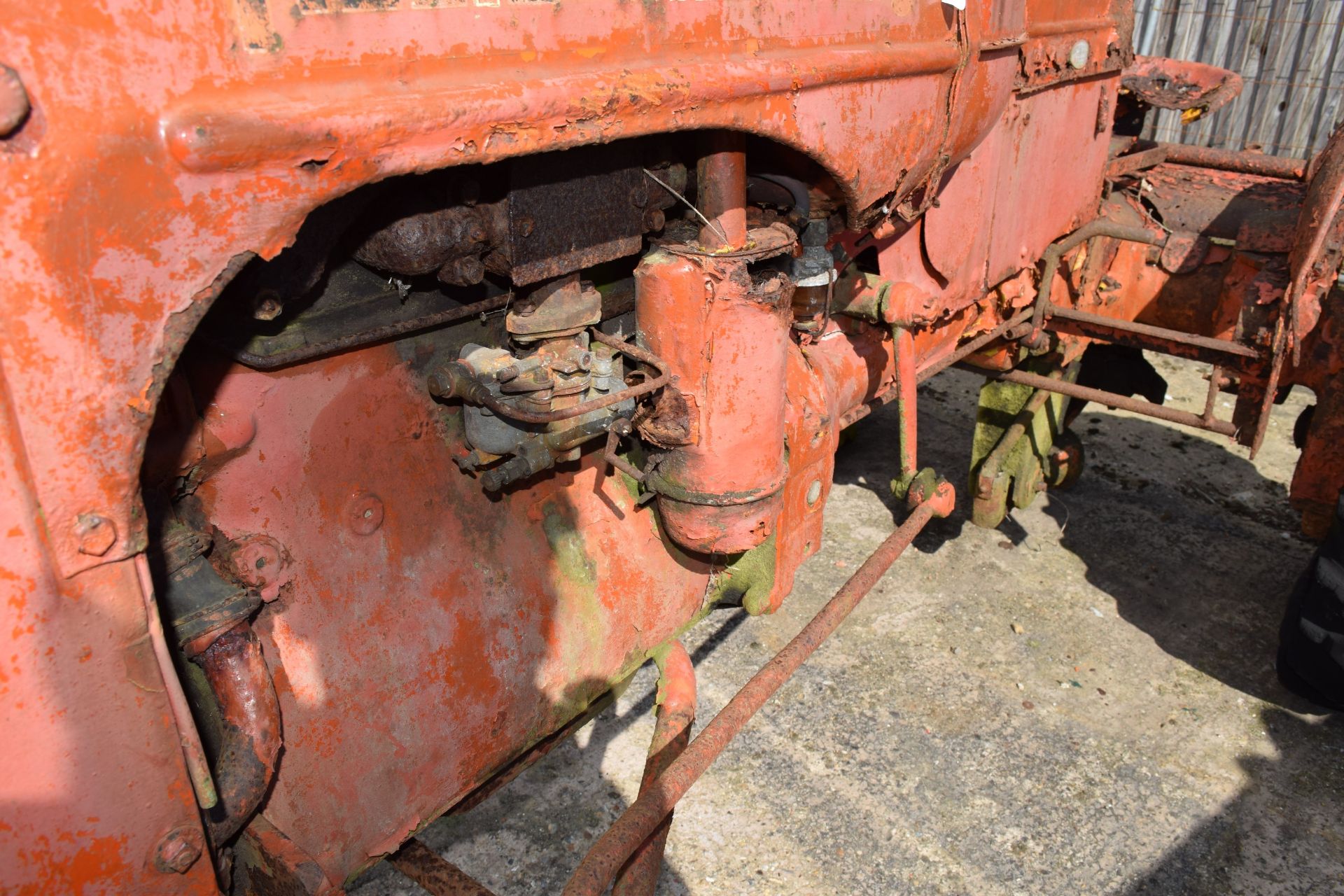 Allis Chalmers D-270 Tractor, barn find for restoration - Image 5 of 11