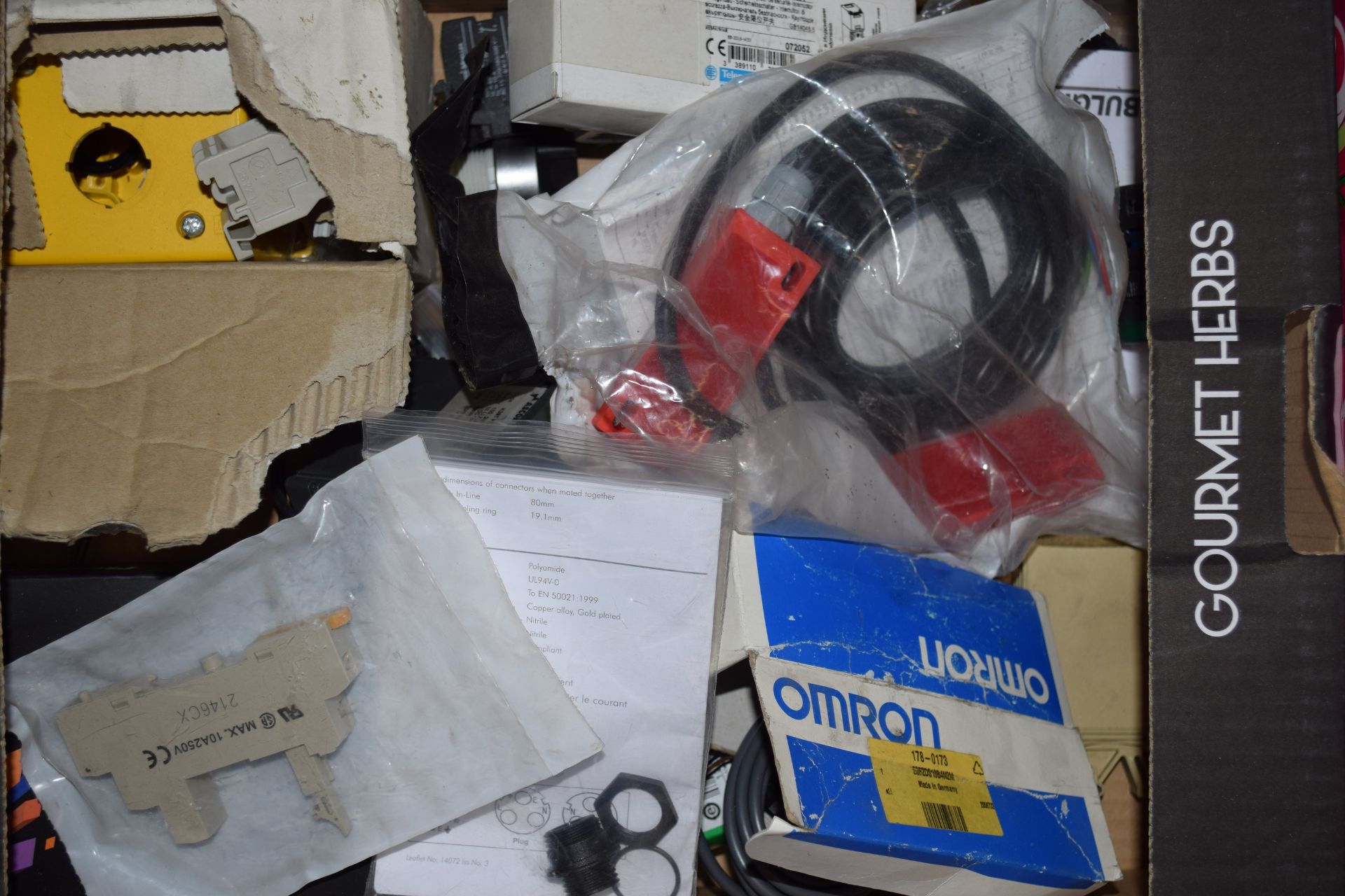 Box of mixed electrical components - Image 2 of 2