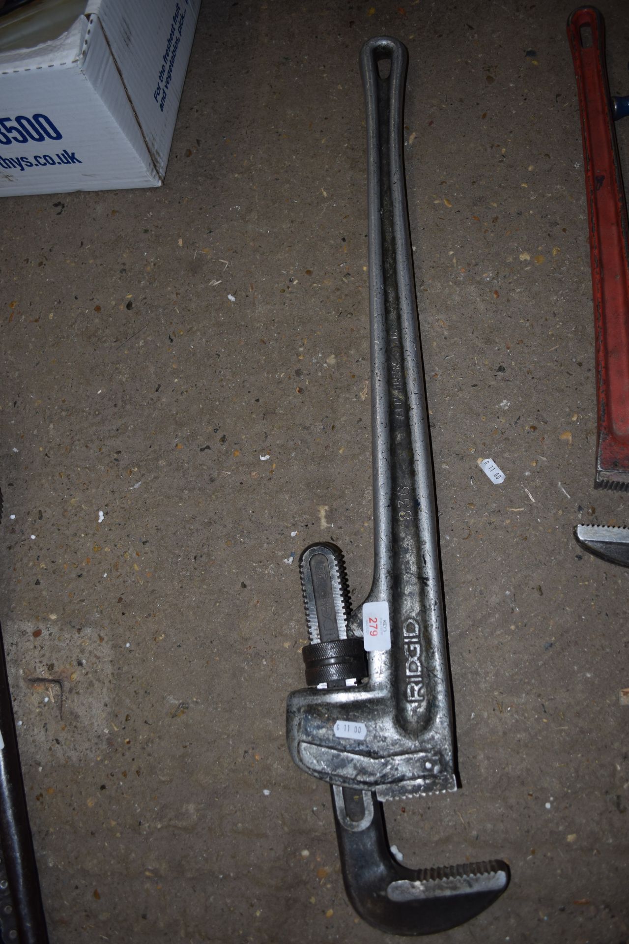 Heavy duty 36"" adjustable pipe wrench