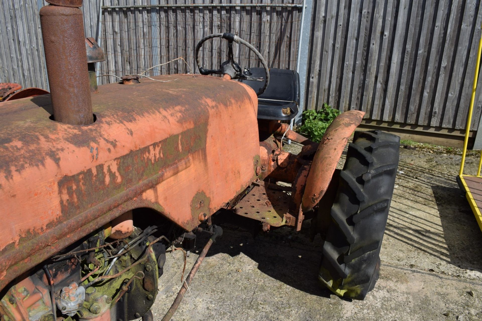 Allis Chalmers D-272 Tractor, barn find for restoration, supplied by JJ Wright, Dereham, Norfolk - Image 8 of 14