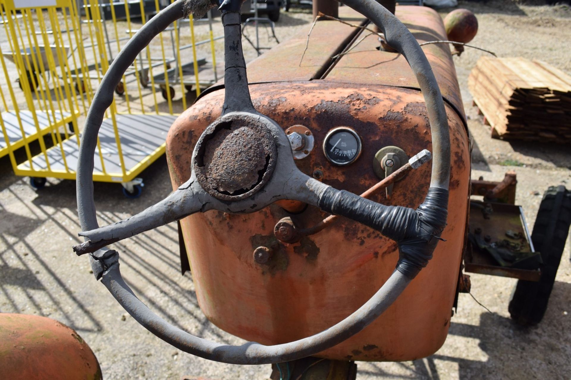 Allis Chalmers D-272 Tractor, barn find for restoration, supplied by JJ Wright, Dereham, Norfolk - Image 11 of 14