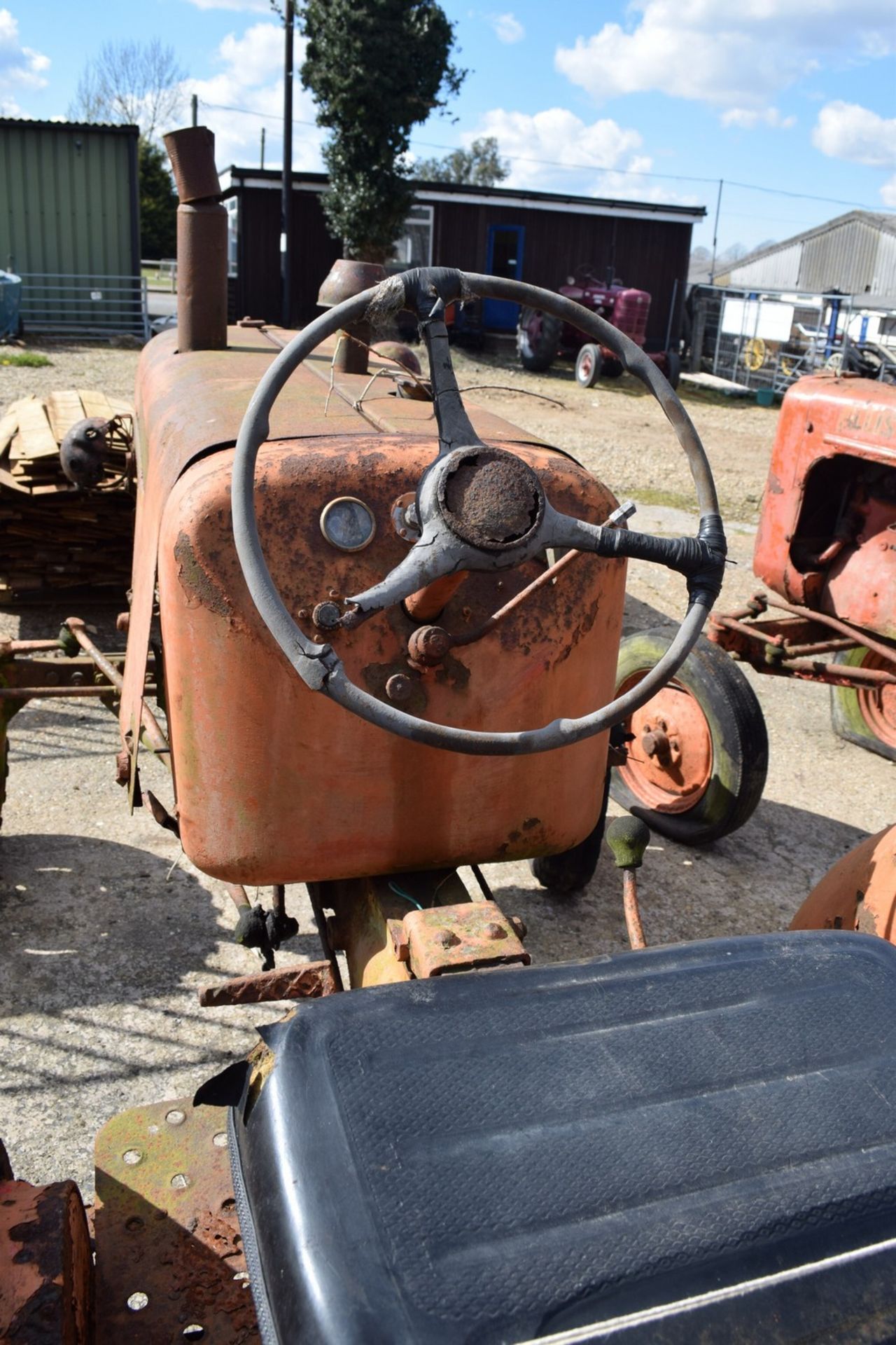 Allis Chalmers D-272 Tractor, barn find for restoration, supplied by JJ Wright, Dereham, Norfolk - Image 12 of 14