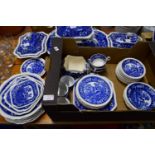 EXTENSIVE QUANTITY OF COPELAND SPODE TOWER PATTERN BLUE AND WHITE TEA AND DINNER WARES INCLUDING